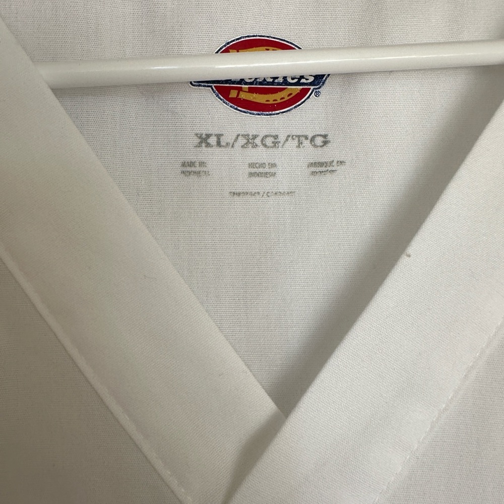 Hospital uniforms Unisex Size XL. 2 Tops and 2 bottoms
